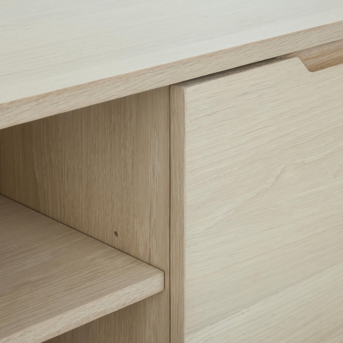 TV-Tisch mit 2 Türen - 160 cm breit - Eiche bianco