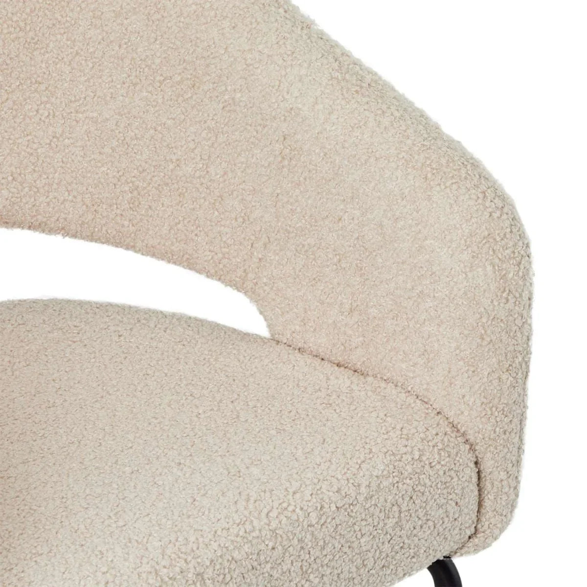 FURNHOUSE Natalie Esszimmerstühle mit Armlehne 2er Set - Bouclé-Stoff Beige