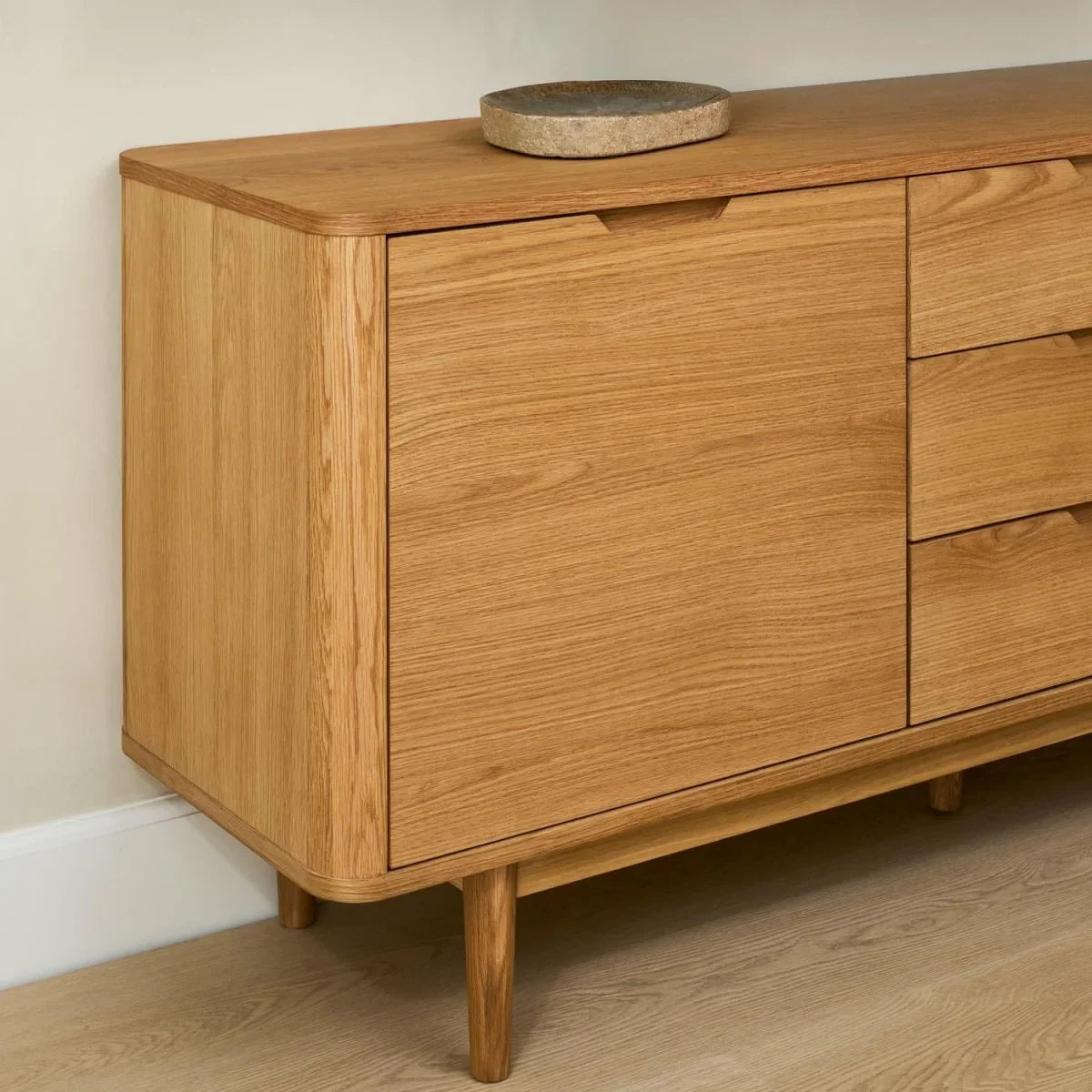 FURNHOUSE Nyborg Sideboard mit 2 Türen - 180 cm breit - Wildeiche Natur