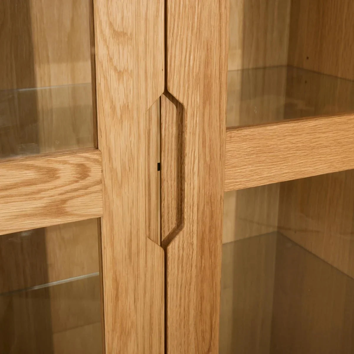 FURNHOUSE Nyborg Vitrine mit LED-Beleuchtung - 100 cm breit - Wildeiche Natur