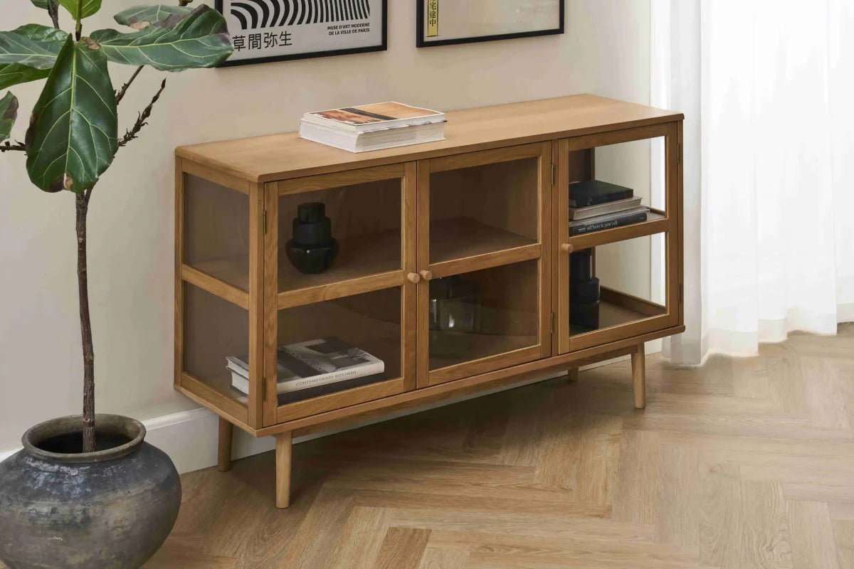 Sideboard mit 3 Glastüren - 137 cm breit - Wildeiche