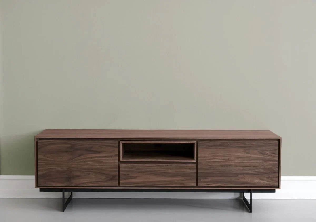 FURNHOUSE Tokyo TV-Tisch mit 2 Türen - 160 cm breit - Amerikanische Walnuss