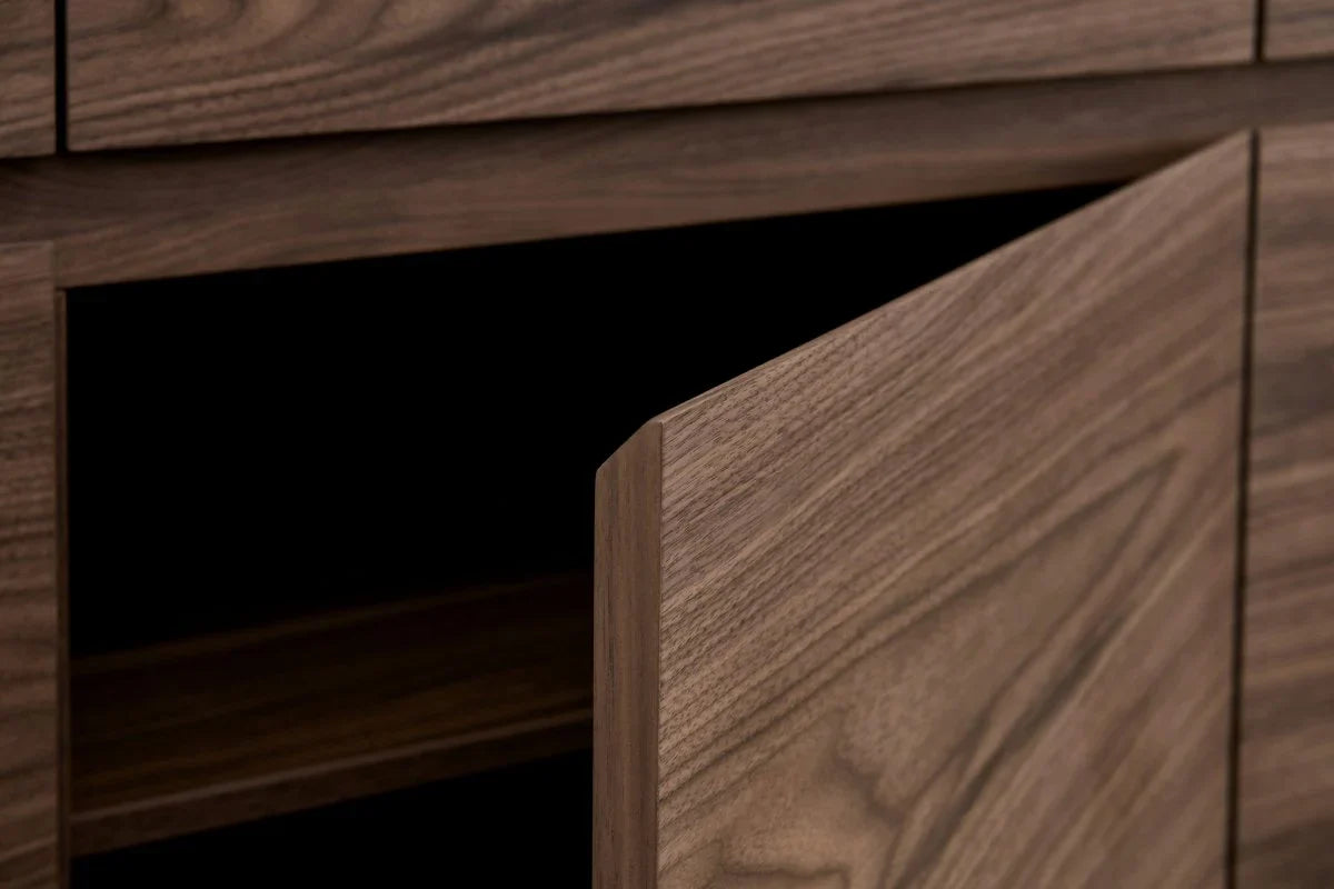 FURNHOUSE Tokyo Vitrine mit LED-Beleuchtung - 110 cm breit - Amerikanische Walnuss